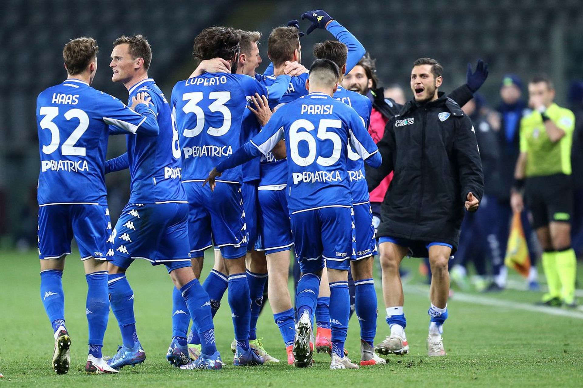 并根据每名 并根据每名